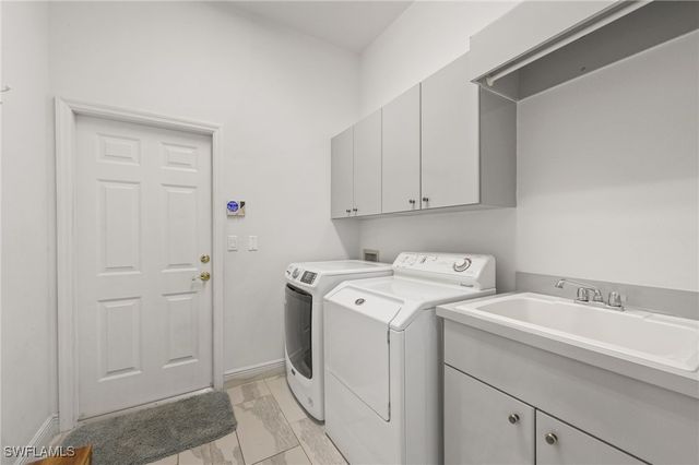 9360 White Hickory LN, Fort Myers, FL 33912