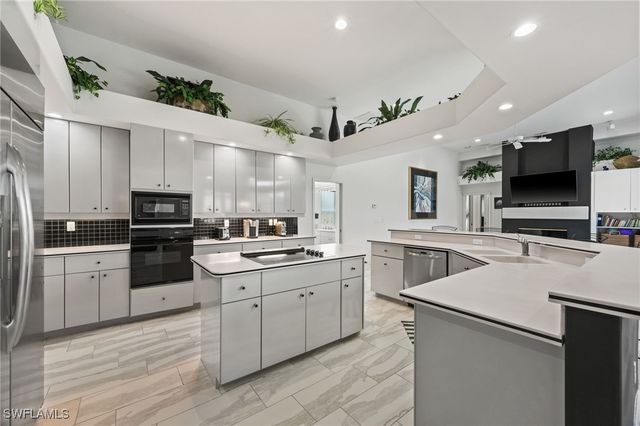 9360 White Hickory LN, Fort Myers, FL 33912