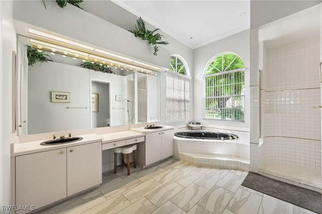 9360 White Hickory LN, Fort Myers, FL 33912