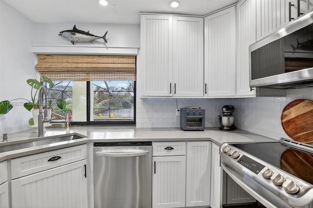 8740 SW 56th Pl, Cooper City, FL 33328