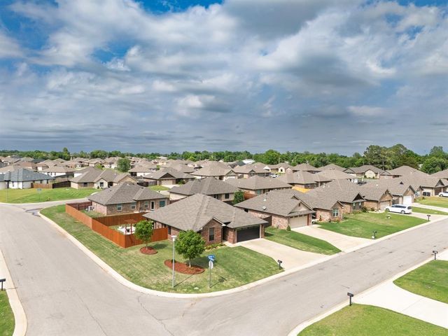 1922 Glenbrook Drive, Shawnee, OK 74804