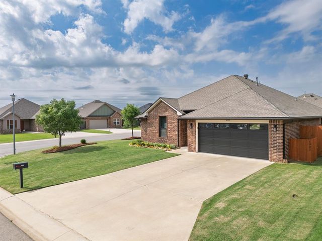 1922 Glenbrook Drive, Shawnee, OK 74804