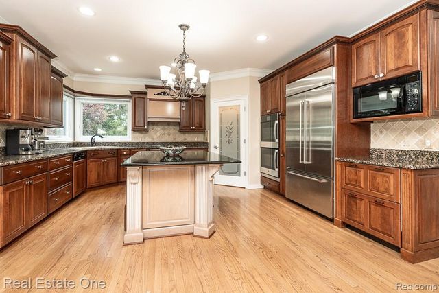 2483 Spyglass Drive, Oakland, MI 48363