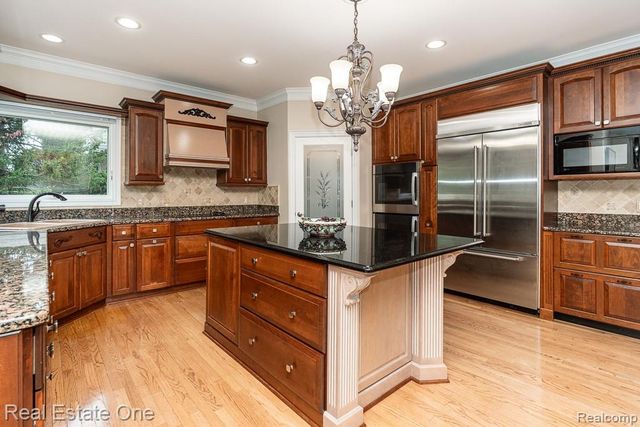 2483 Spyglass Drive, Oakland, MI 48363