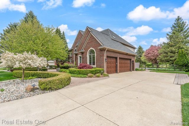 2483 Spyglass Drive, Oakland, MI 48363