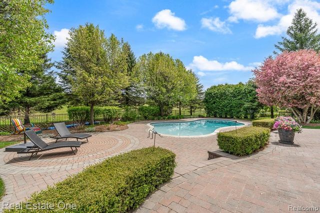 2483 Spyglass Drive, Oakland, MI 48363