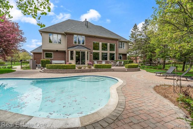 2483 Spyglass Drive, Oakland, MI 48363
