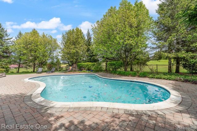 2483 Spyglass Drive, Oakland, MI 48363