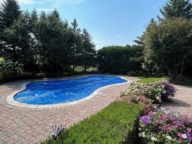 2483 Spyglass Drive, Oakland, MI 48363