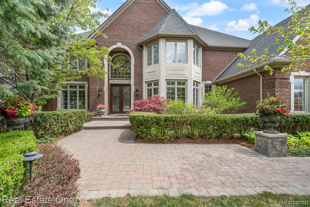 2483 Spyglass Drive, Oakland, MI 48363