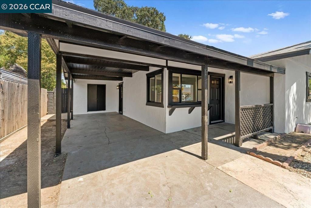 Image 1 of property listing at 341 Arcade Blvd, Sacramento, CA 95815