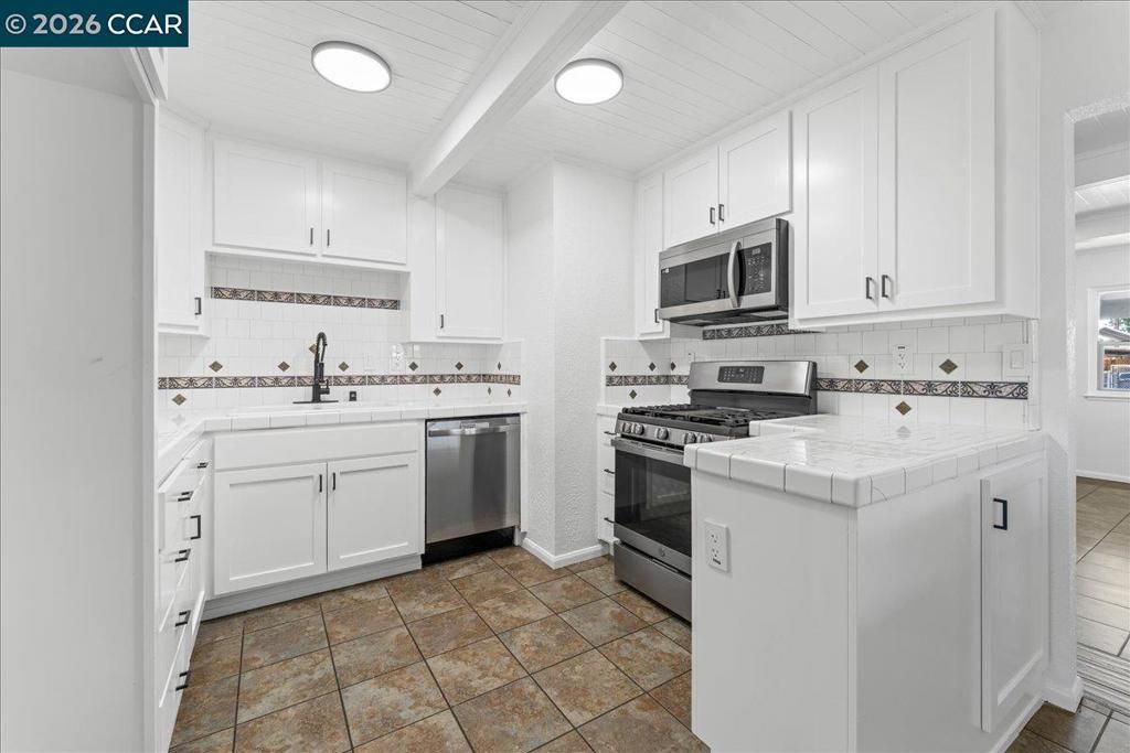 Image 11 of property listing at 341 Arcade Blvd, Sacramento, CA 95815