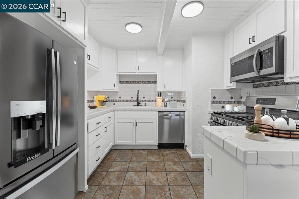 Image 12 of property listing at 341 Arcade Blvd, Sacramento, CA 95815