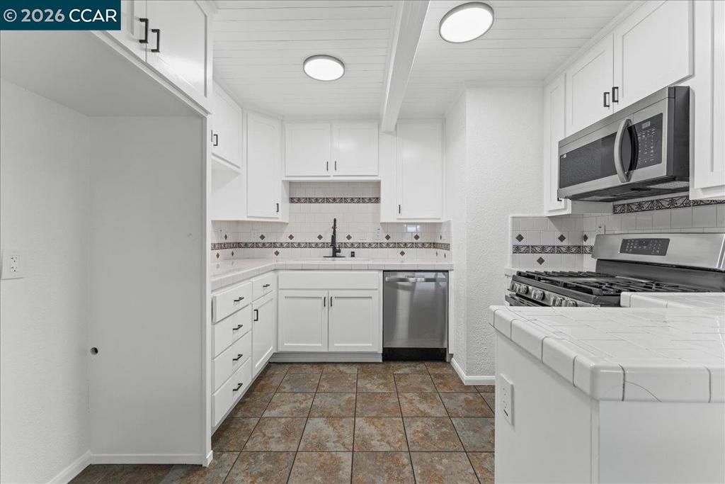 Image 13 of property listing at 341 Arcade Blvd, Sacramento, CA 95815