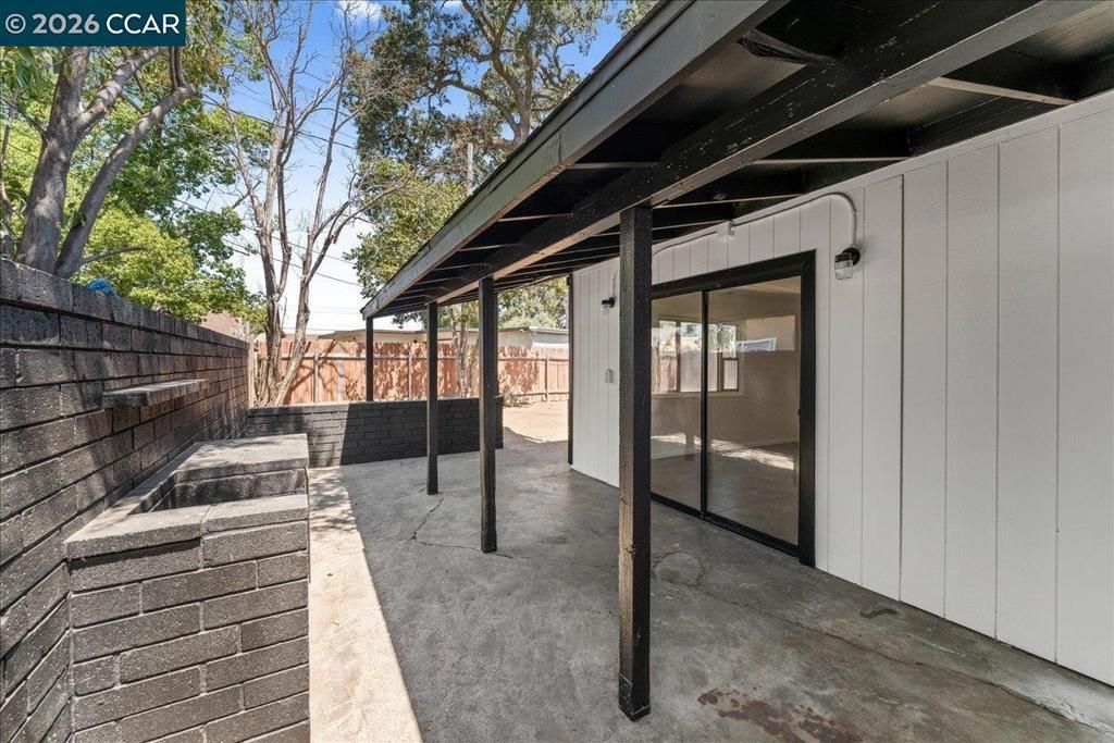 Image 2 of property listing at 341 Arcade Blvd, Sacramento, CA 95815