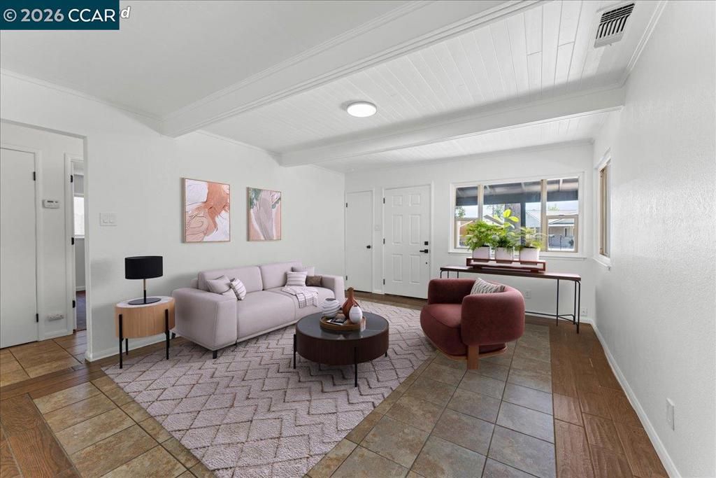 Image 4 of property listing at 341 Arcade Blvd, Sacramento, CA 95815