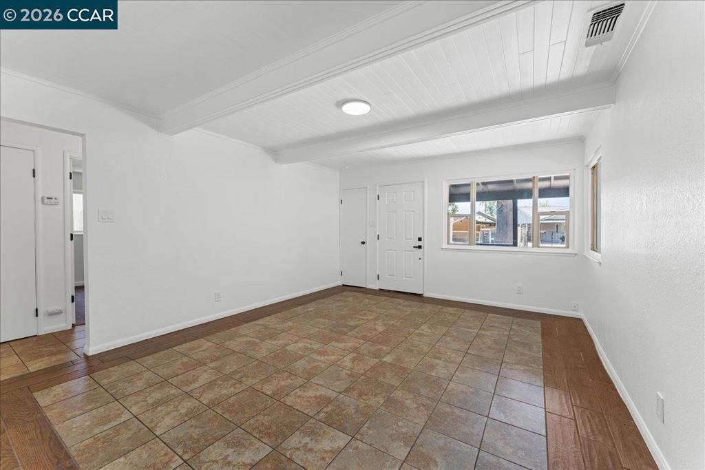 Image 5 of property listing at 341 Arcade Blvd, Sacramento, CA 95815