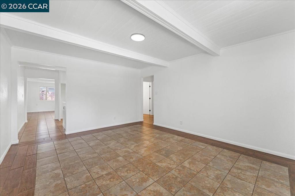 Image 7 of property listing at 341 Arcade Blvd, Sacramento, CA 95815