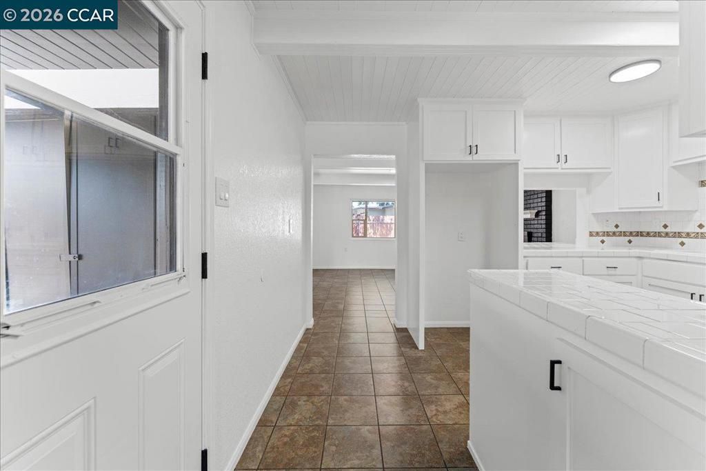 Image 8 of property listing at 341 Arcade Blvd, Sacramento, CA 95815
