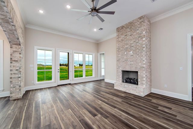 1313 Rosedown Dr, Thibodaux, LA 70301