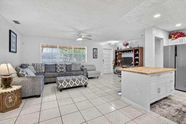 1411 NW 89th Avenue, Pembroke Pines, FL 33024