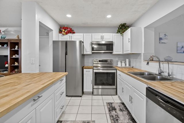 1411 NW 89th Avenue, Pembroke Pines, FL 33024