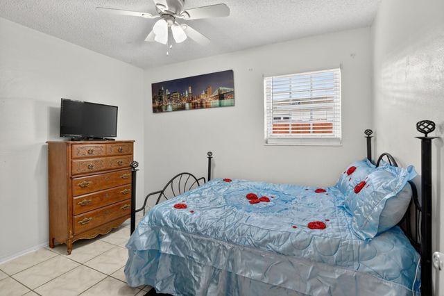 1411 NW 89th Avenue, Pembroke Pines, FL 33024