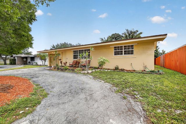 1411 NW 89th Avenue, Pembroke Pines, FL 33024