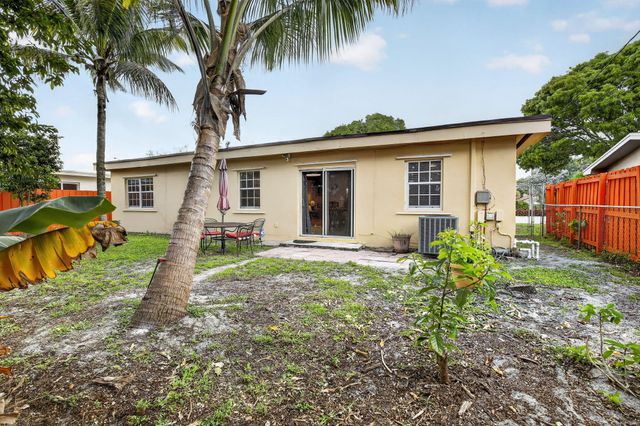 1411 NW 89th Avenue, Pembroke Pines, FL 33024