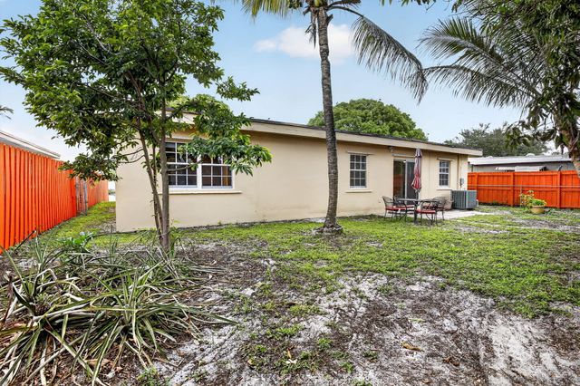 1411 NW 89th Avenue, Pembroke Pines, FL 33024