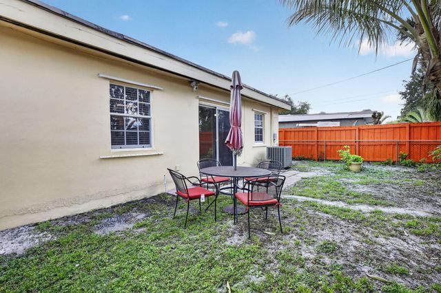 1411 NW 89th Avenue, Pembroke Pines, FL 33024
