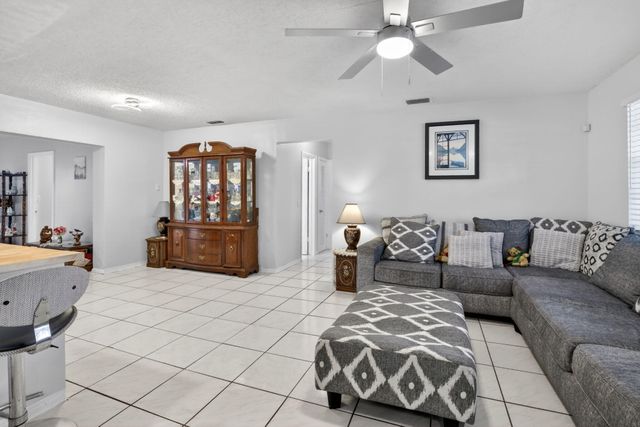 1411 NW 89th Avenue, Pembroke Pines, FL 33024