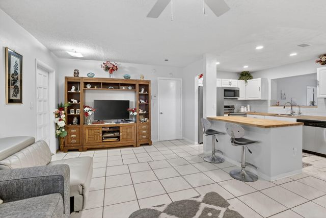 1411 NW 89th Avenue, Pembroke Pines, FL 33024