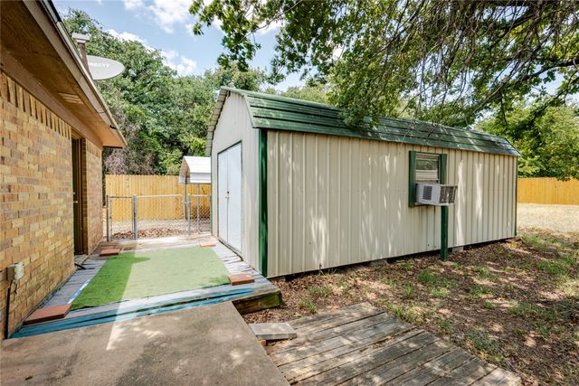312 Birchwood Street, Azle, TX 76020