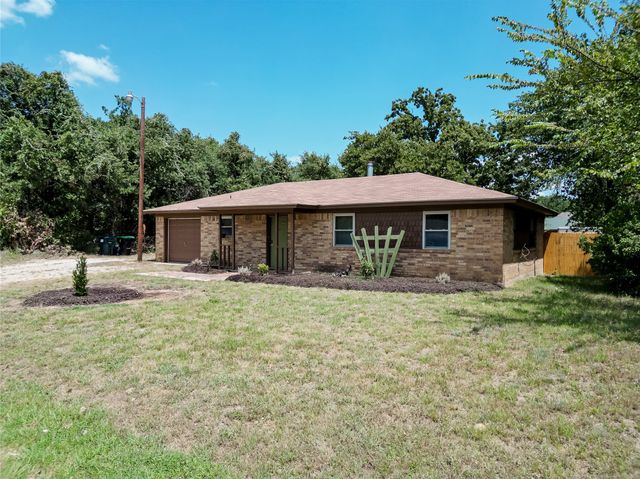 312 Birchwood Street, Azle, TX 76020