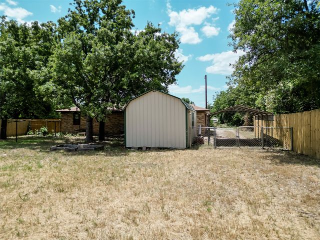 312 Birchwood Street, Azle, TX 76020