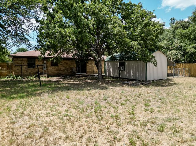 312 Birchwood Street, Azle, TX 76020