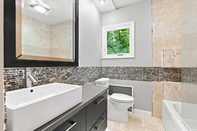 3529 Rosewood Drive, Fort Wayne, IN 46804