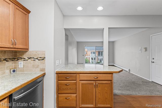 2405 Torquay Avenue 207, Royal Oak, MI 48073