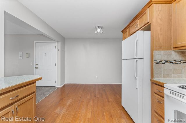 2405 Torquay Avenue 207, Royal Oak, MI 48073