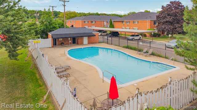 2405 Torquay Avenue 207, Royal Oak, MI 48073