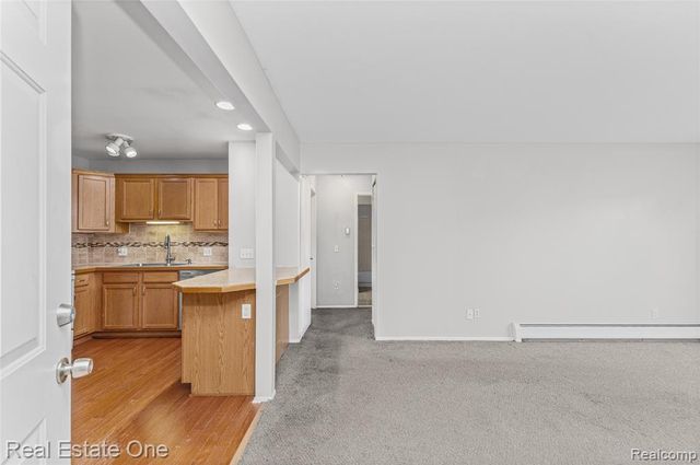 2405 Torquay Avenue 207, Royal Oak, MI 48073