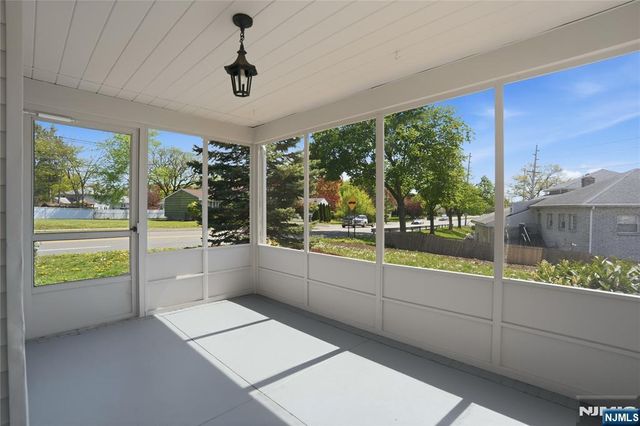38 E Ridgewood Avenue, Paramus, NJ 07652