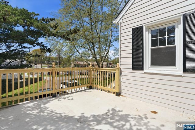 38 E Ridgewood Avenue, Paramus, NJ 07652