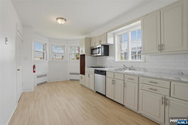 38 E Ridgewood Avenue, Paramus, NJ 07652