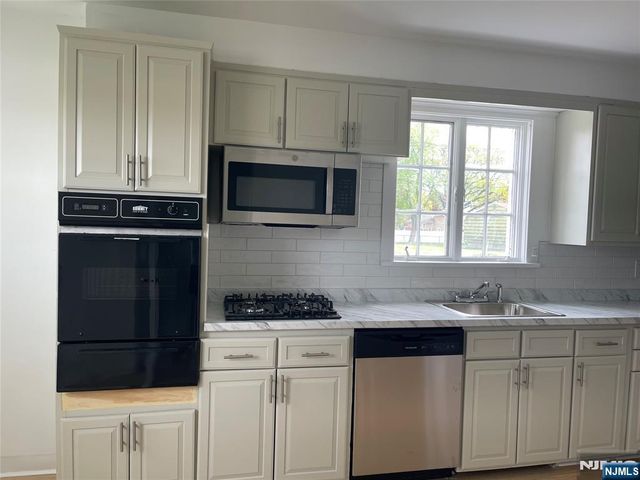 38 E Ridgewood Avenue, Paramus, NJ 07652