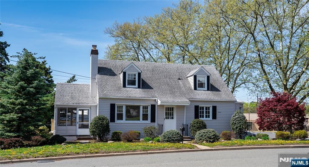 38 E Ridgewood Avenue, Paramus, NJ 07652