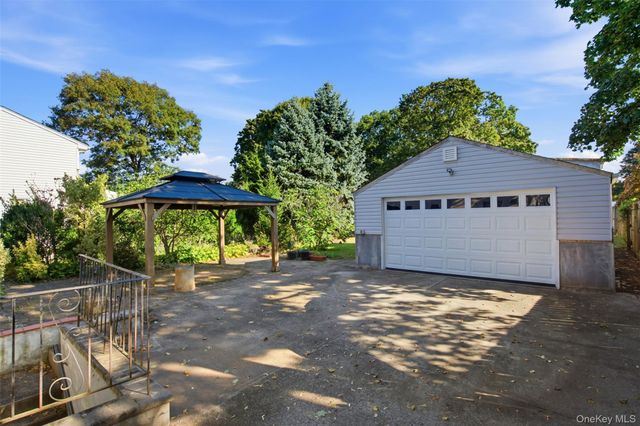2093 Bergen Street, Bellmore, NY 11710
