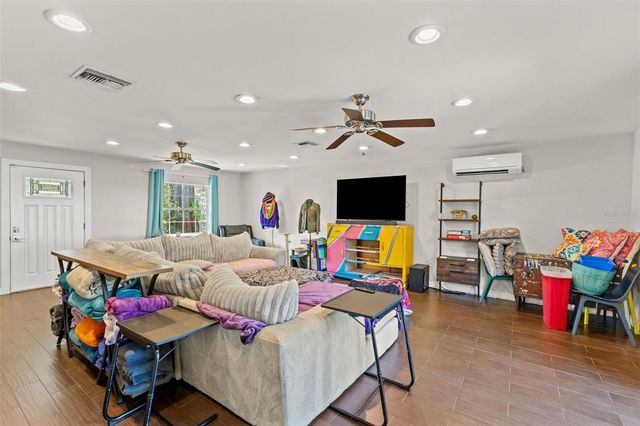 1747 26TH AVENUE N, St Petersburg, FL 33713