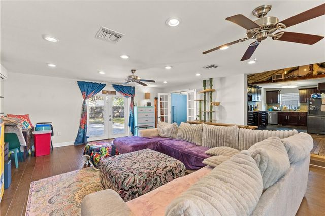 1747 26TH AVENUE N, St Petersburg, FL 33713